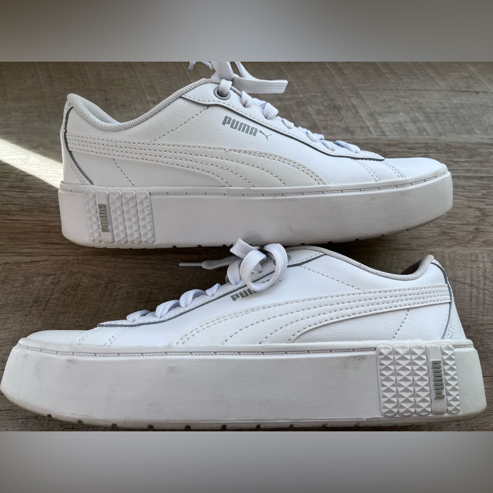 PUMA Smash White Leather Sneakers Size 7 Women’s
